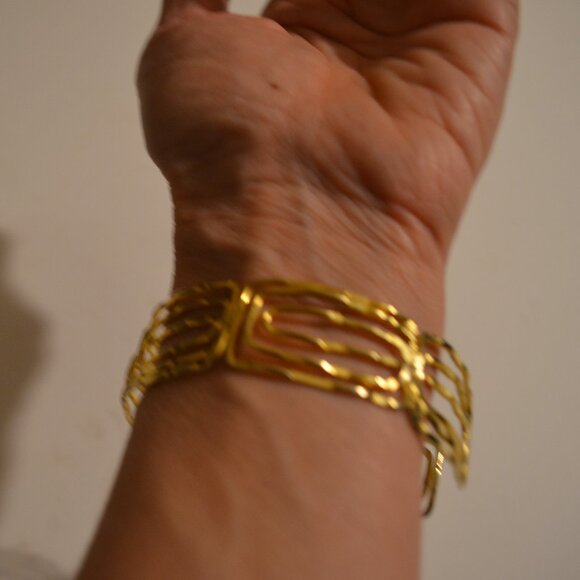 Bracelet Golden tone Coil Wire Rectangular Cells Connected with Opening Textured - Picture 4 of 8